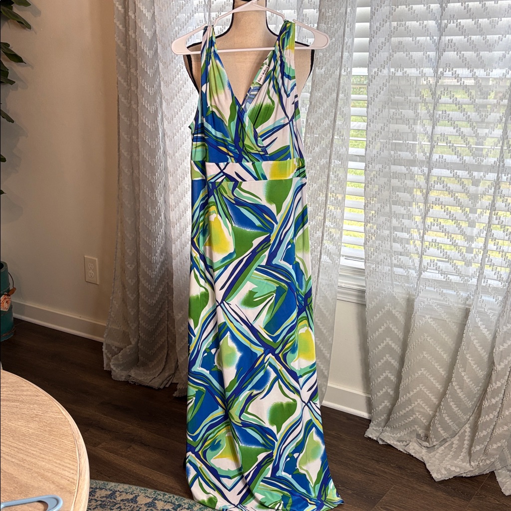 Kate & Mallory Designs Blue & Green Printed Top Size Medium